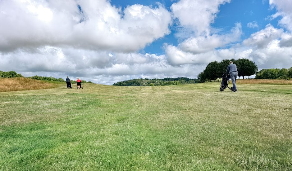 La scure della siccità: gli ippogrifi inglesi ammoniscono le società di golf a risparmiare l'acqua